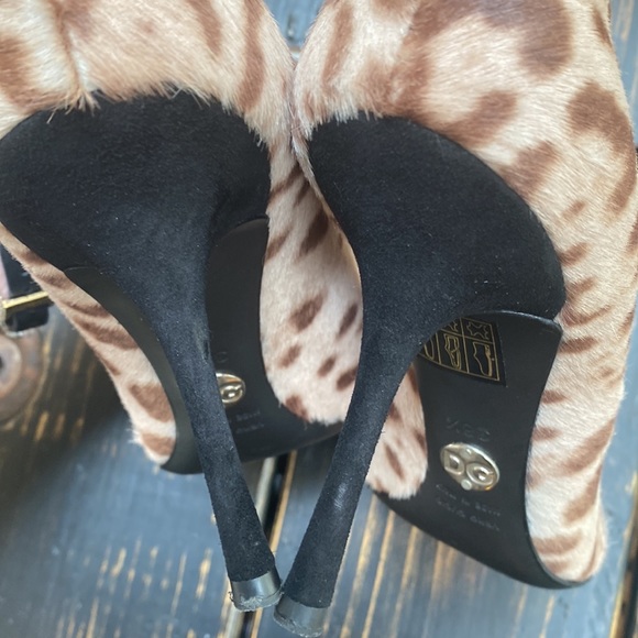 Dolce & Gabbana Two Tone Leopard Print Calf Hair & Suede Leather Peep Toe Pumps - Picture 11 of 14